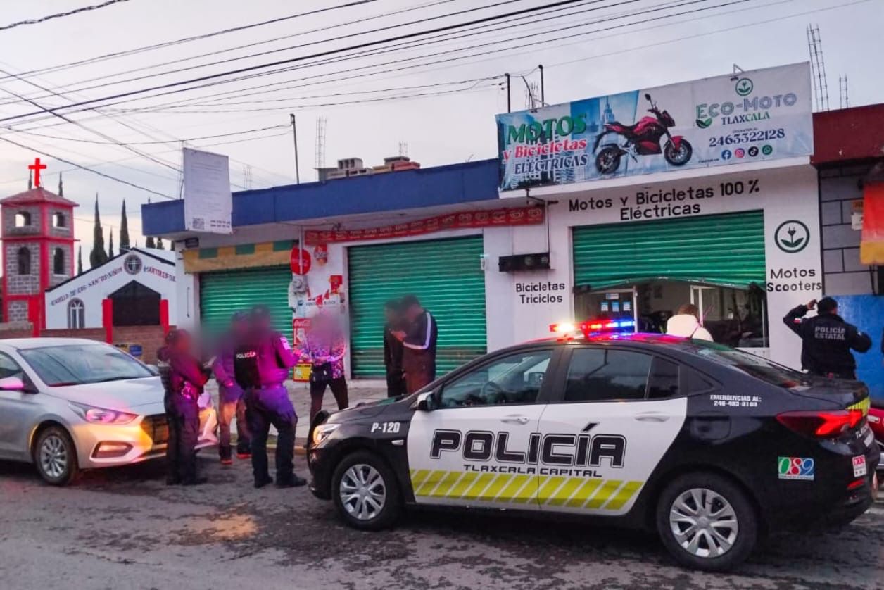Despliegan Policía Municipal de Tlaxcala y del estado cordón de vigilancia tras reporte de robo a comercio en Tizatlán
